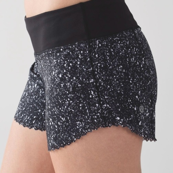 lululemon athletica Pants - Lululemon Fast and Light Short - Size 6